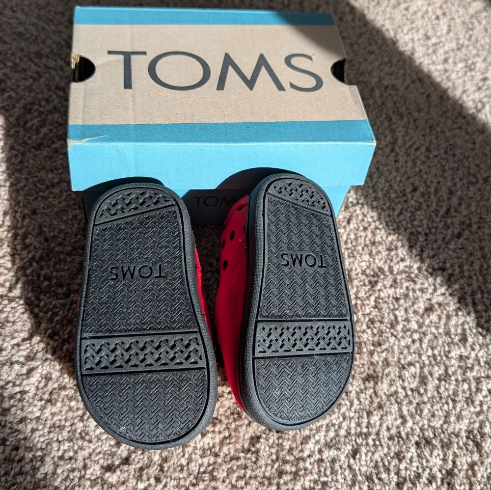 NIB TOMS Toddler Ladybug Shoes (Size 4)